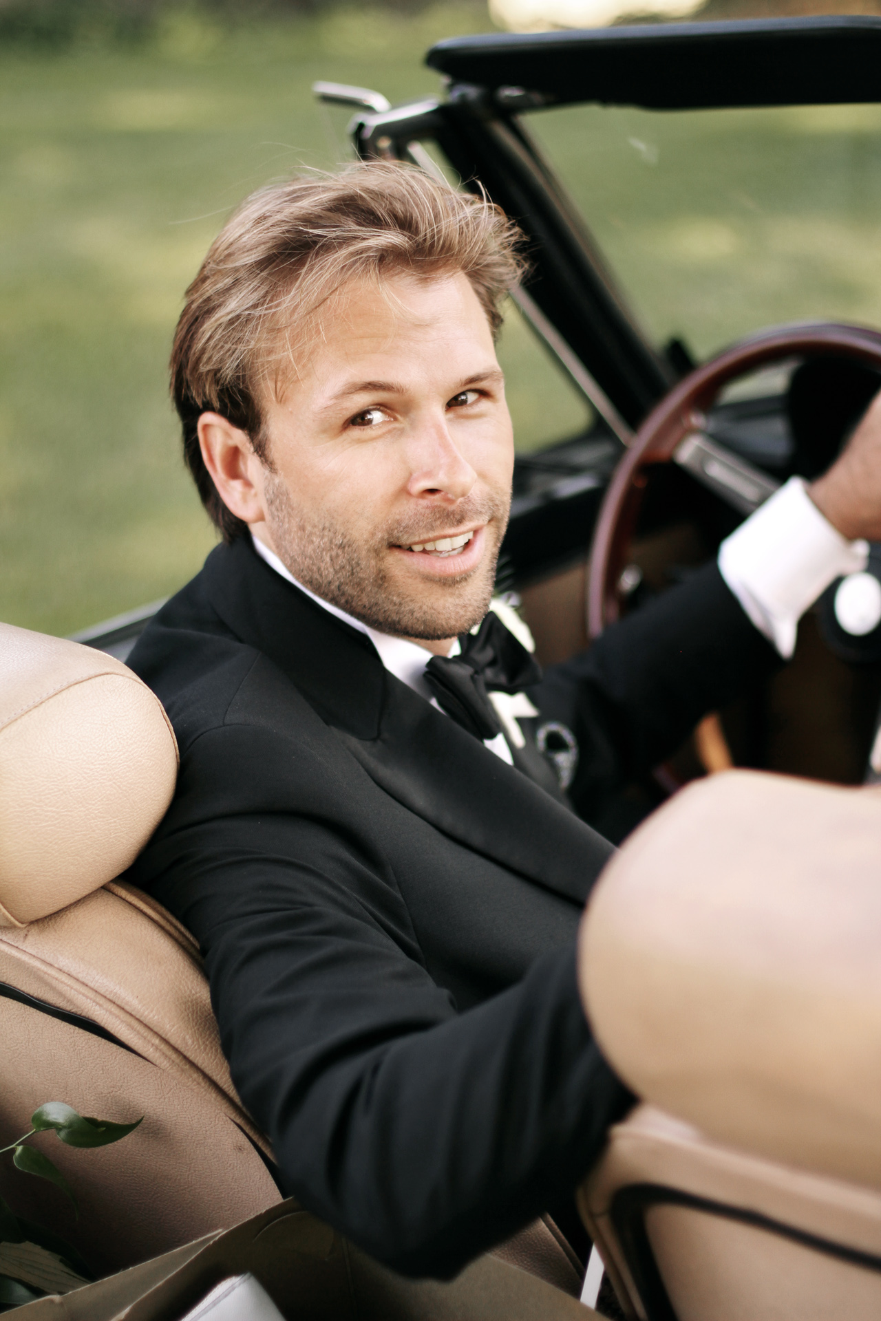 groom in convertible