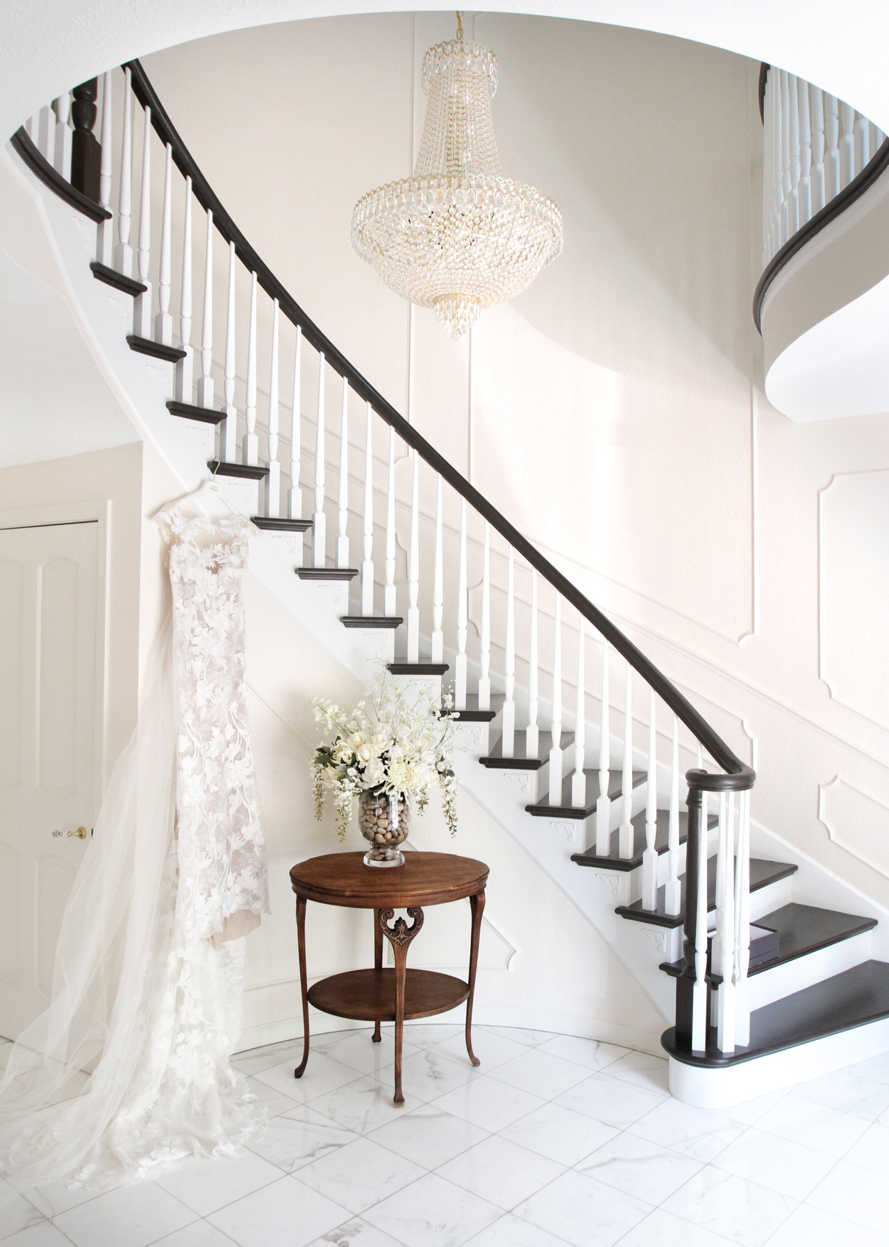 dress-at-stairs