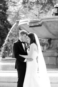 pretty-couple-at-fountain