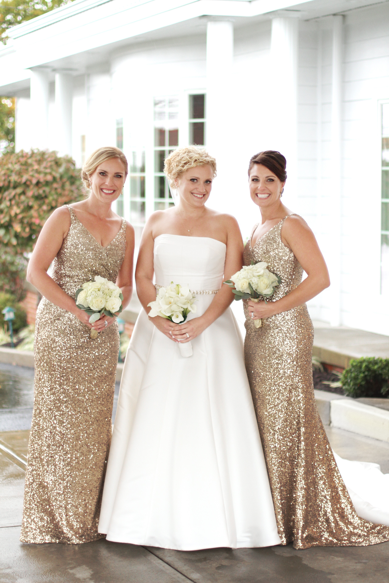 bride-and-sisters