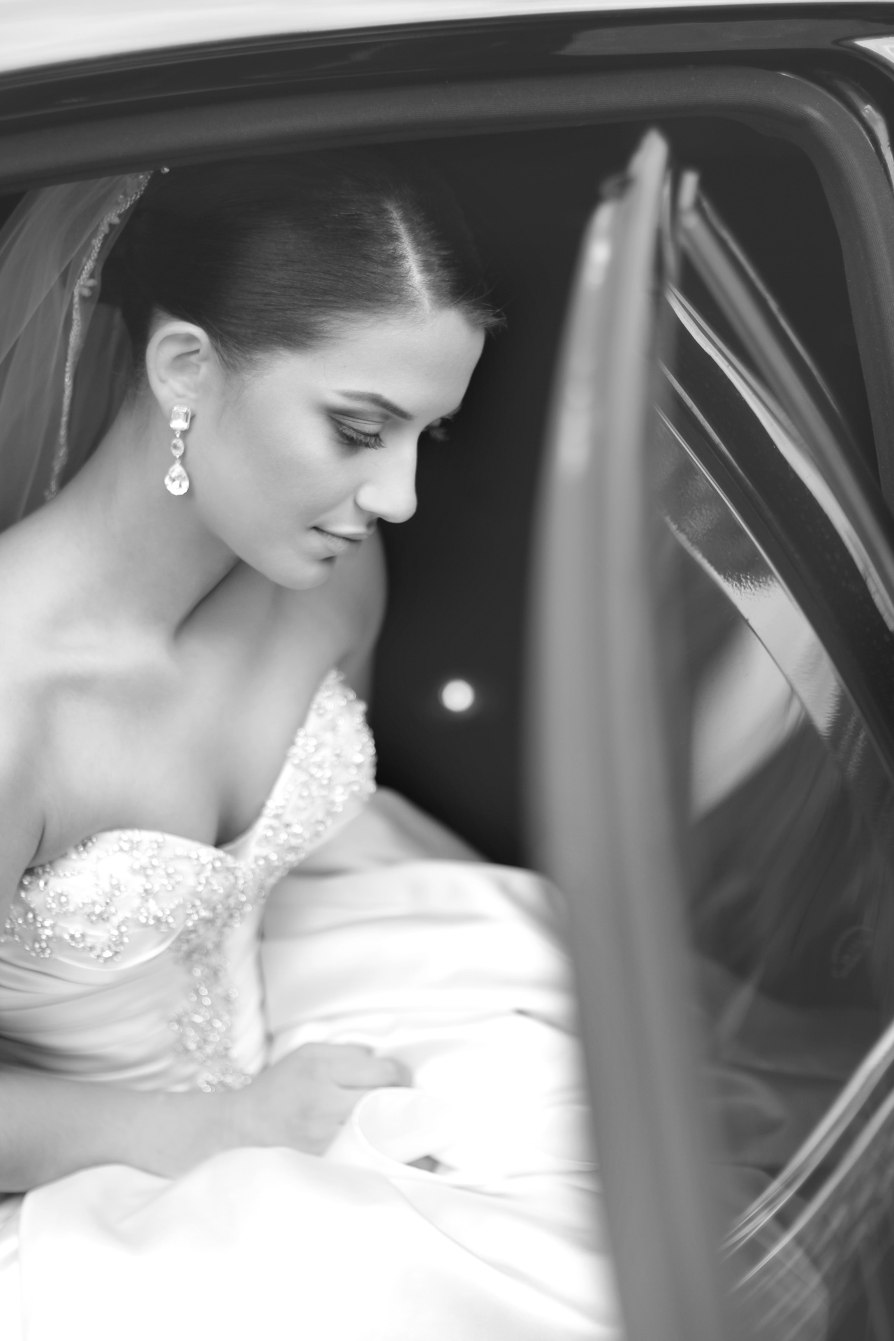 bride-in-limo
