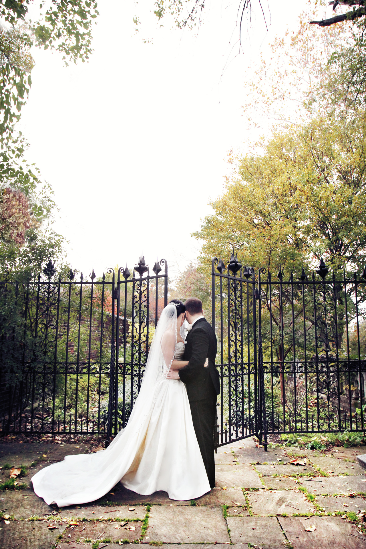 newlyweds-in-mellon-park