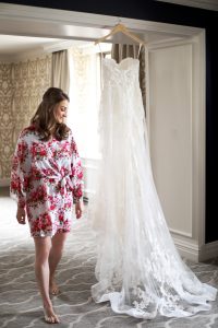 bridal prep at Omni William Penn by Araujo Photography